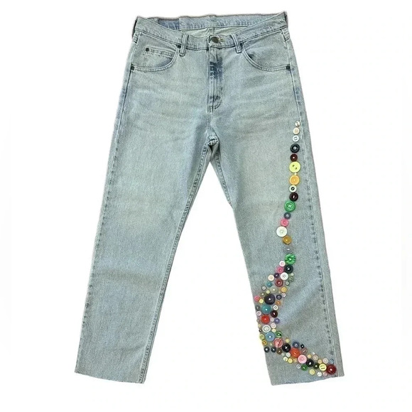 Wrangler Jeans Unique With Buttons Women’s Size 33x32 - Picture 1 of 9